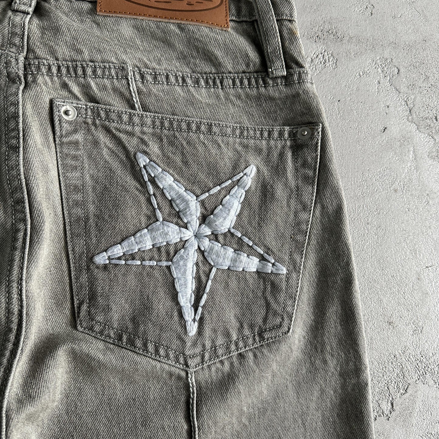 Corteiz Jean en denim gris
