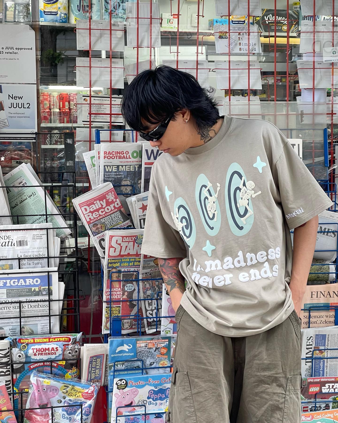 T-shirt Casse-tête de l'espace à trois crânes