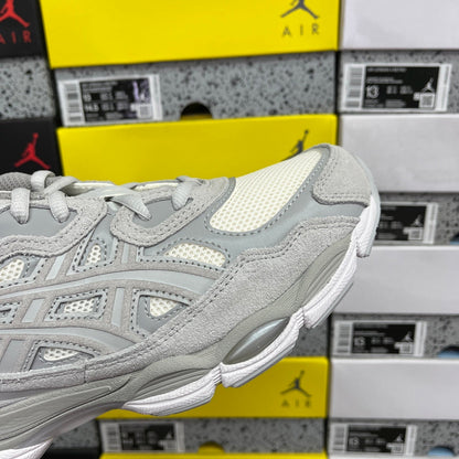 ASICS Gel-NYC Crème et Gris Nuage