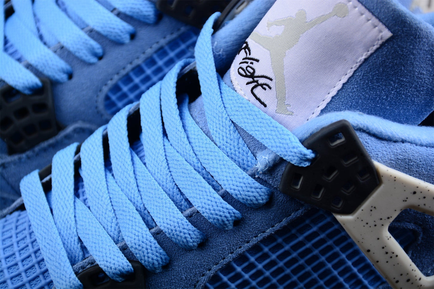 AJ 4 RETRO " UNIVERSITY BLUE"