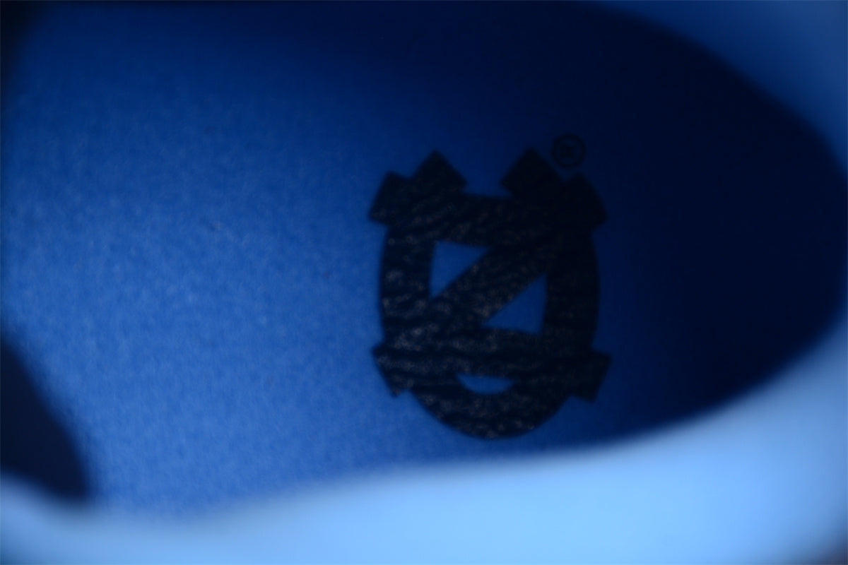 AJ 4 RETRO "NCAA PE - UNC"