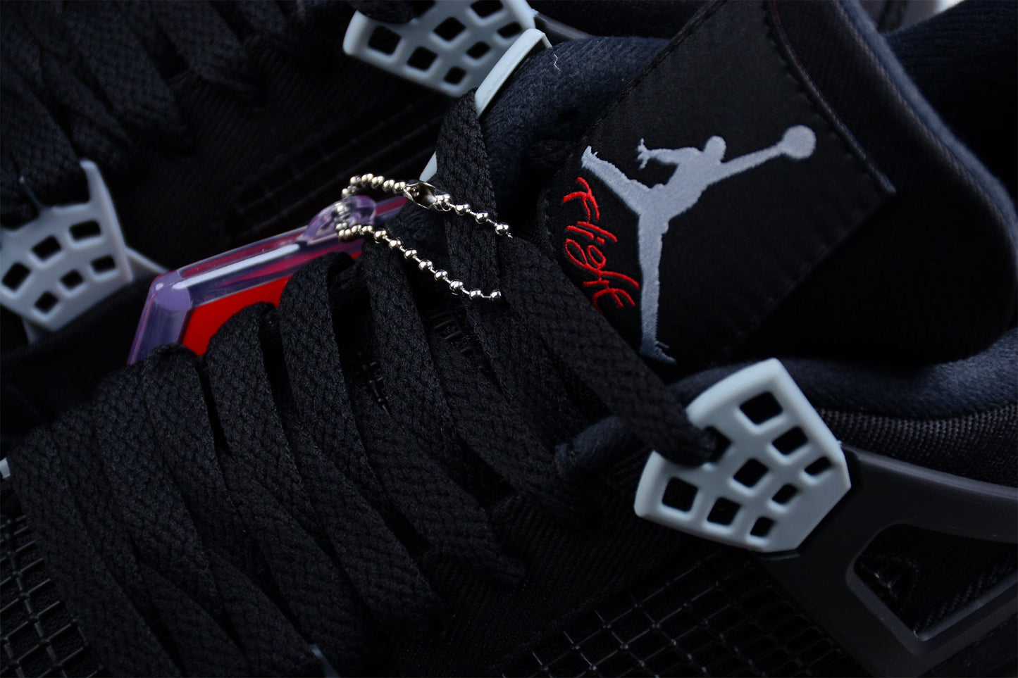 AJ 4 Rétro « Toile noire »