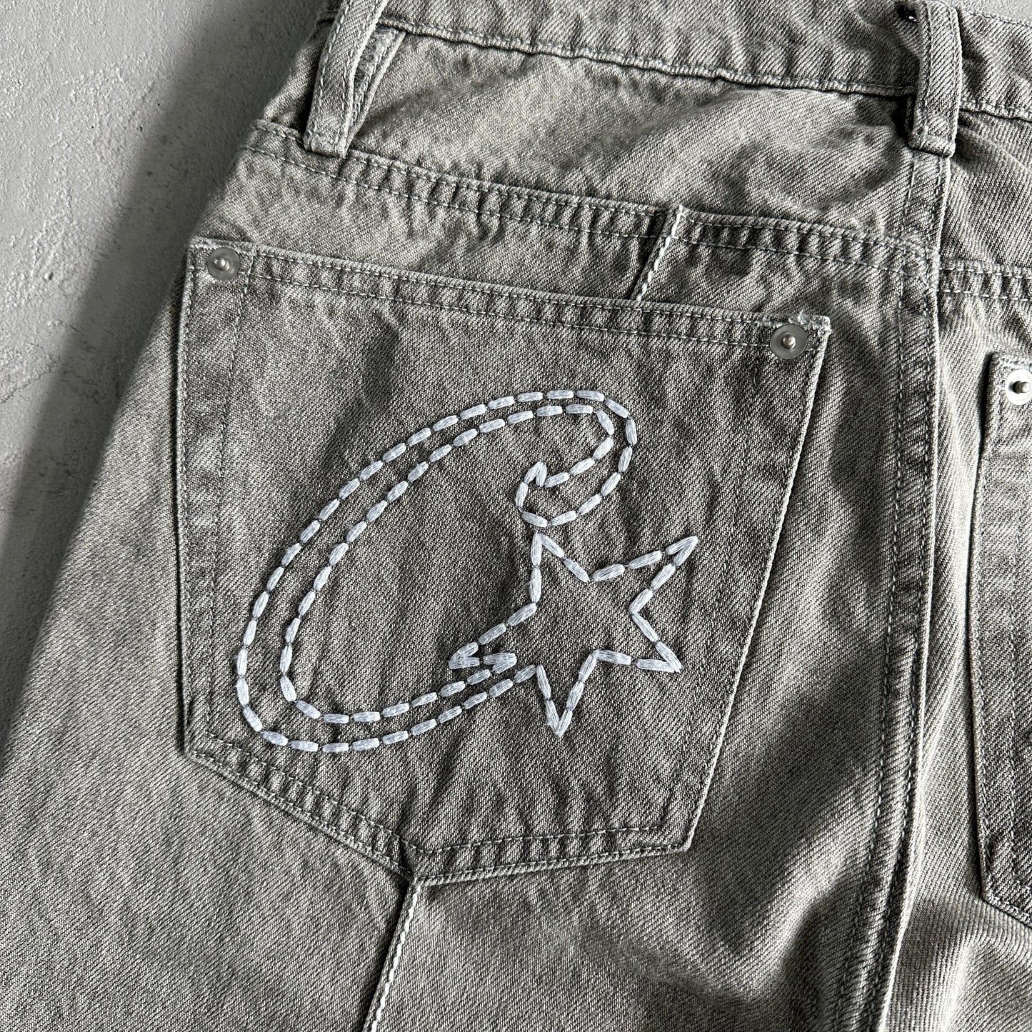 Corteiz Jean en denim gris
