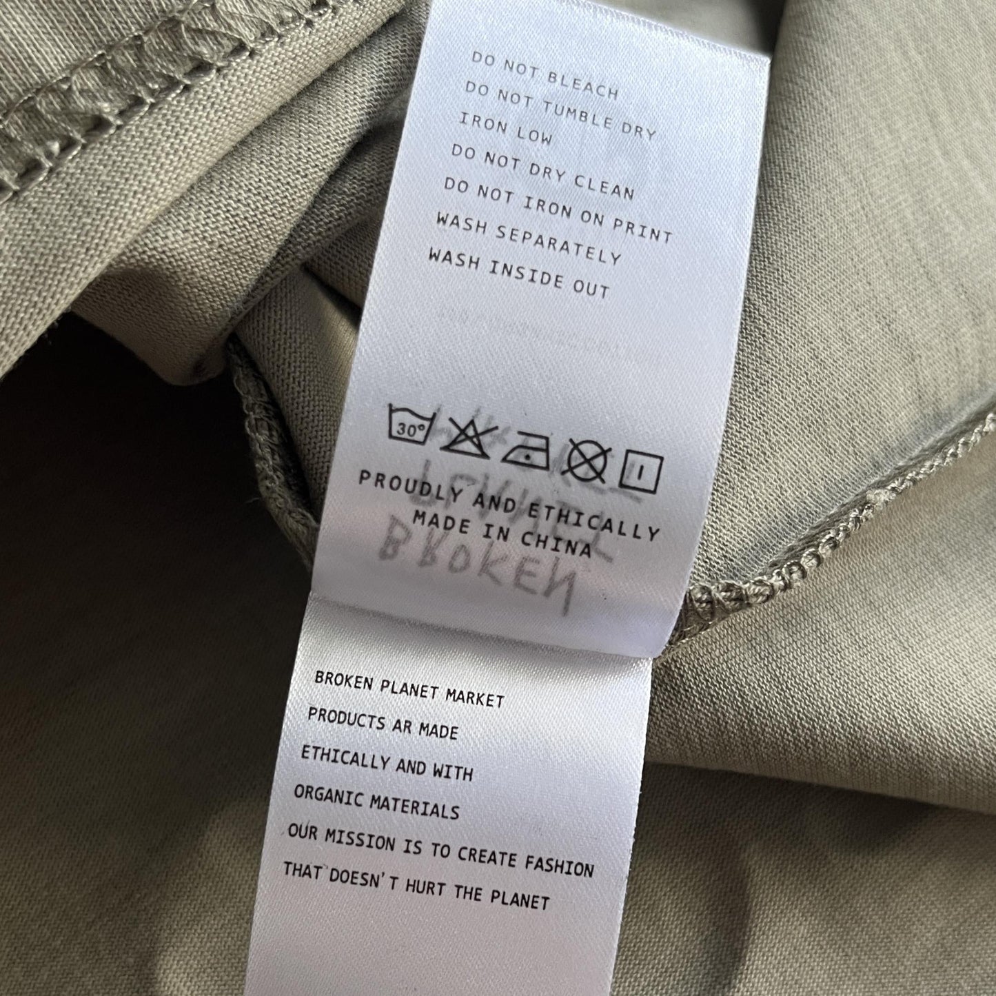T-shirt Casse-tête de l'espace à trois crânes