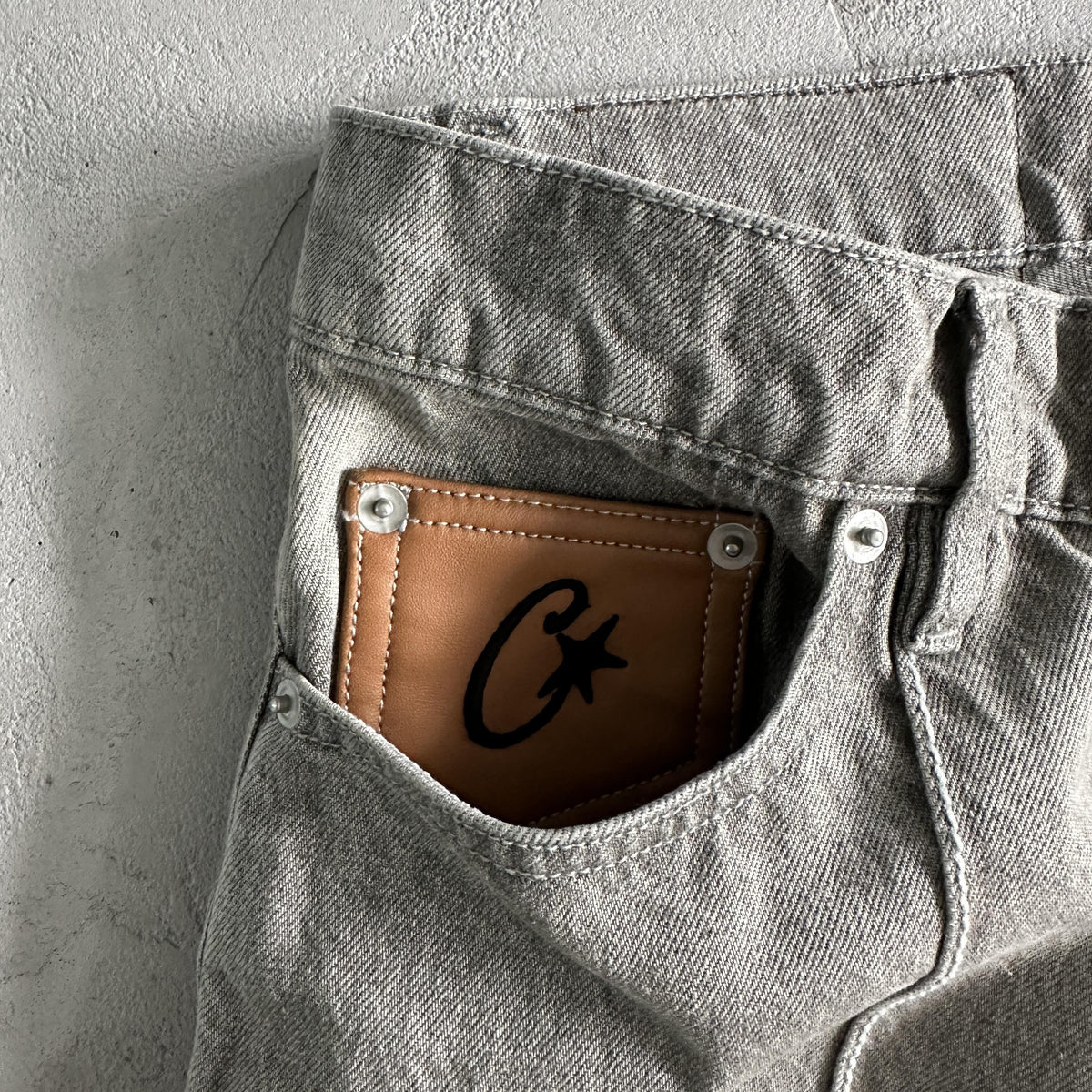 Corteiz Jean en denim gris