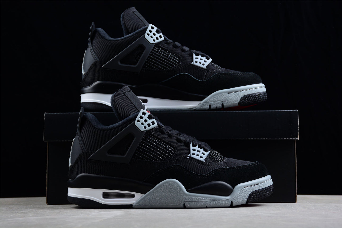 AJ 4 Rétro « Toile noire »