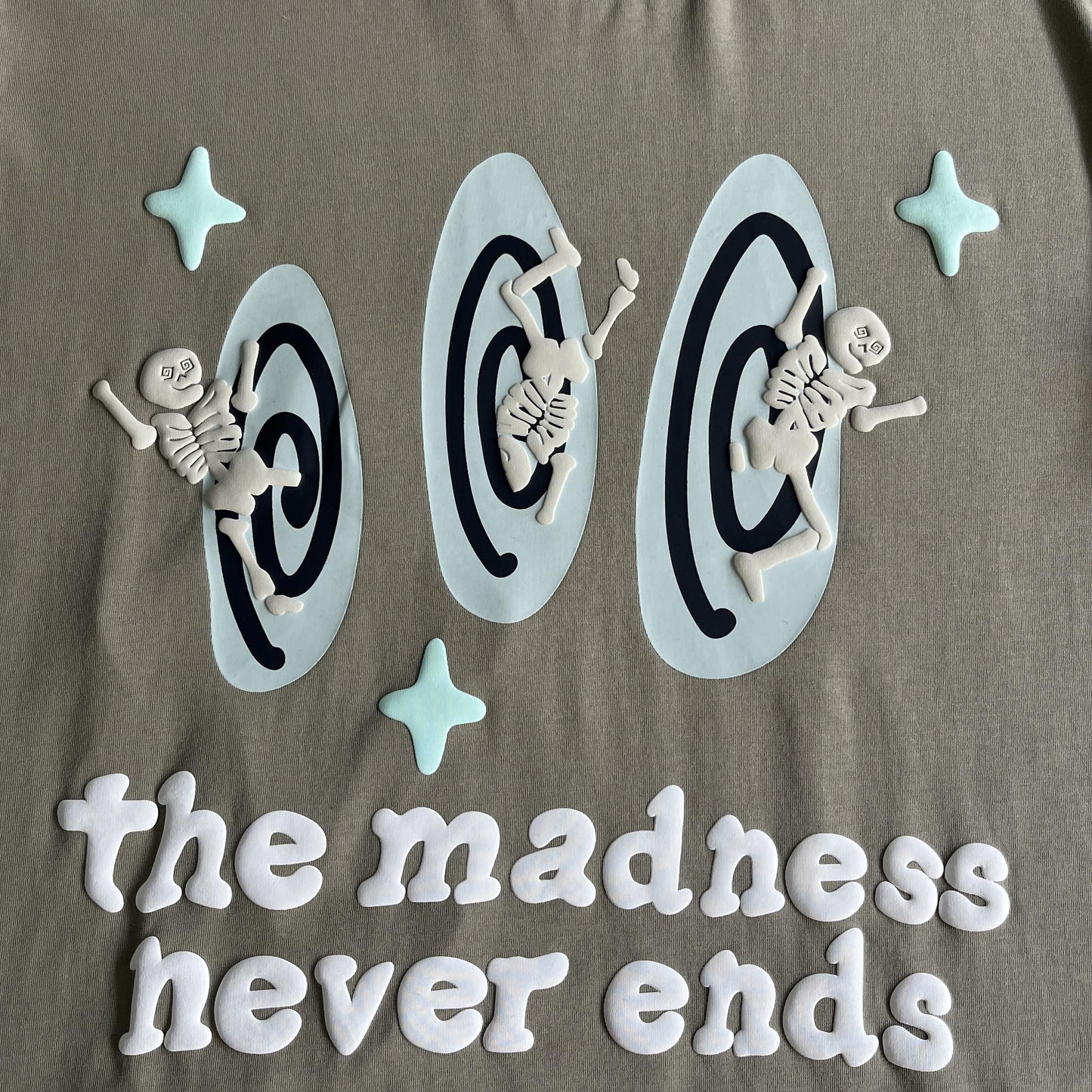 T-shirt Casse-tête de l'espace à trois crânes