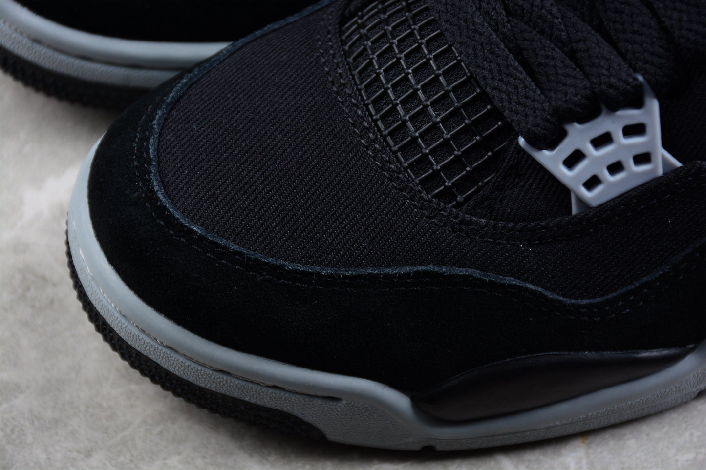 AJ 4 Rétro « Toile noire »