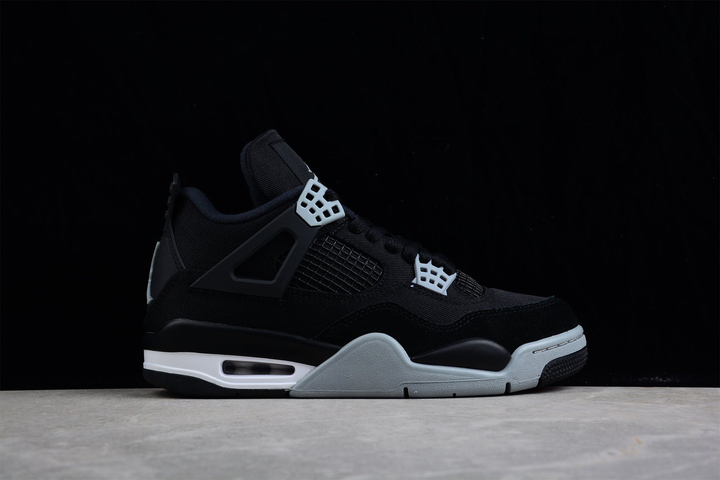 AJ 4 Rétro « Toile noire »