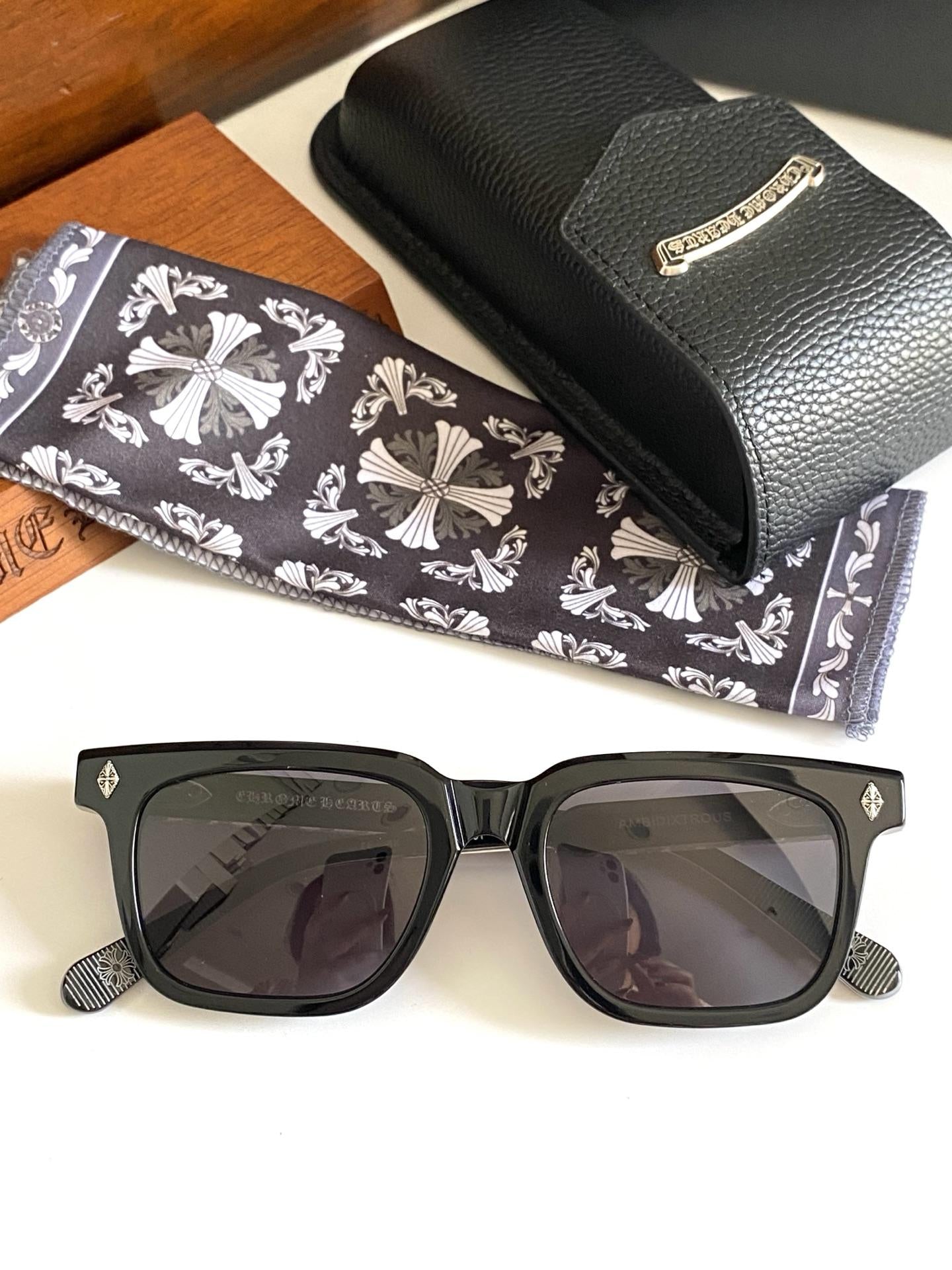 Lunettes Chrome Hearts