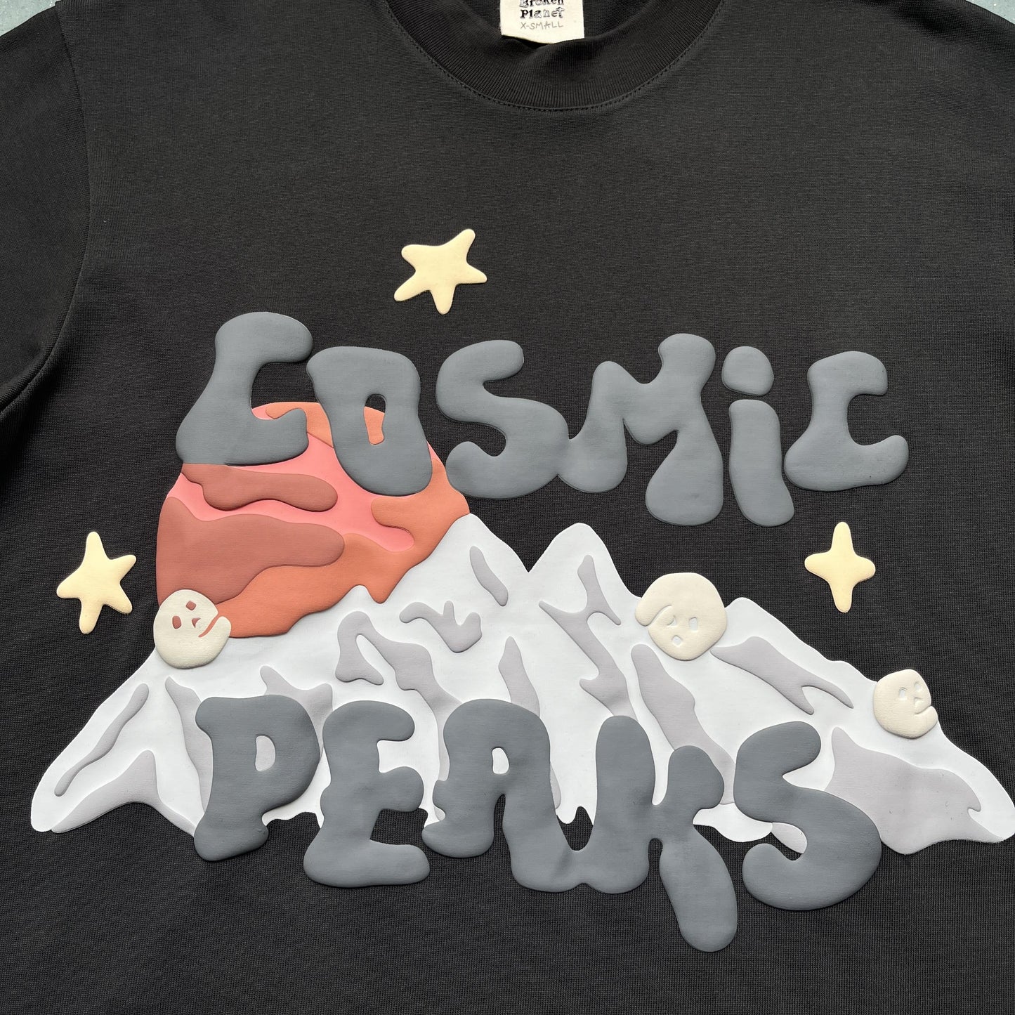 T-shirt Cosmic peaks Broken P