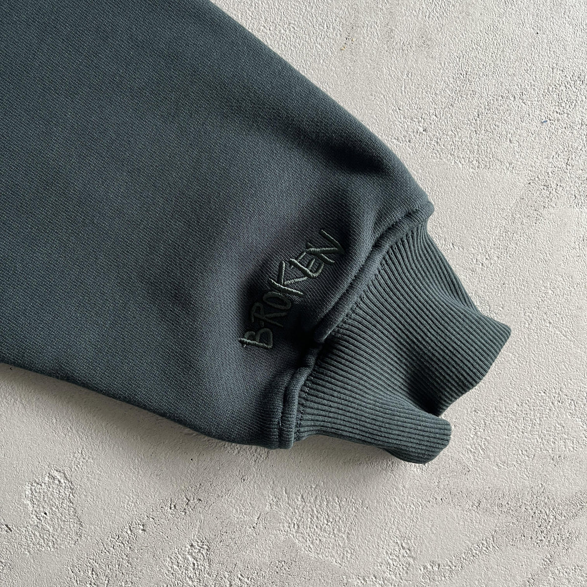 Sweat à capuche Broken P The Madness Never Ends