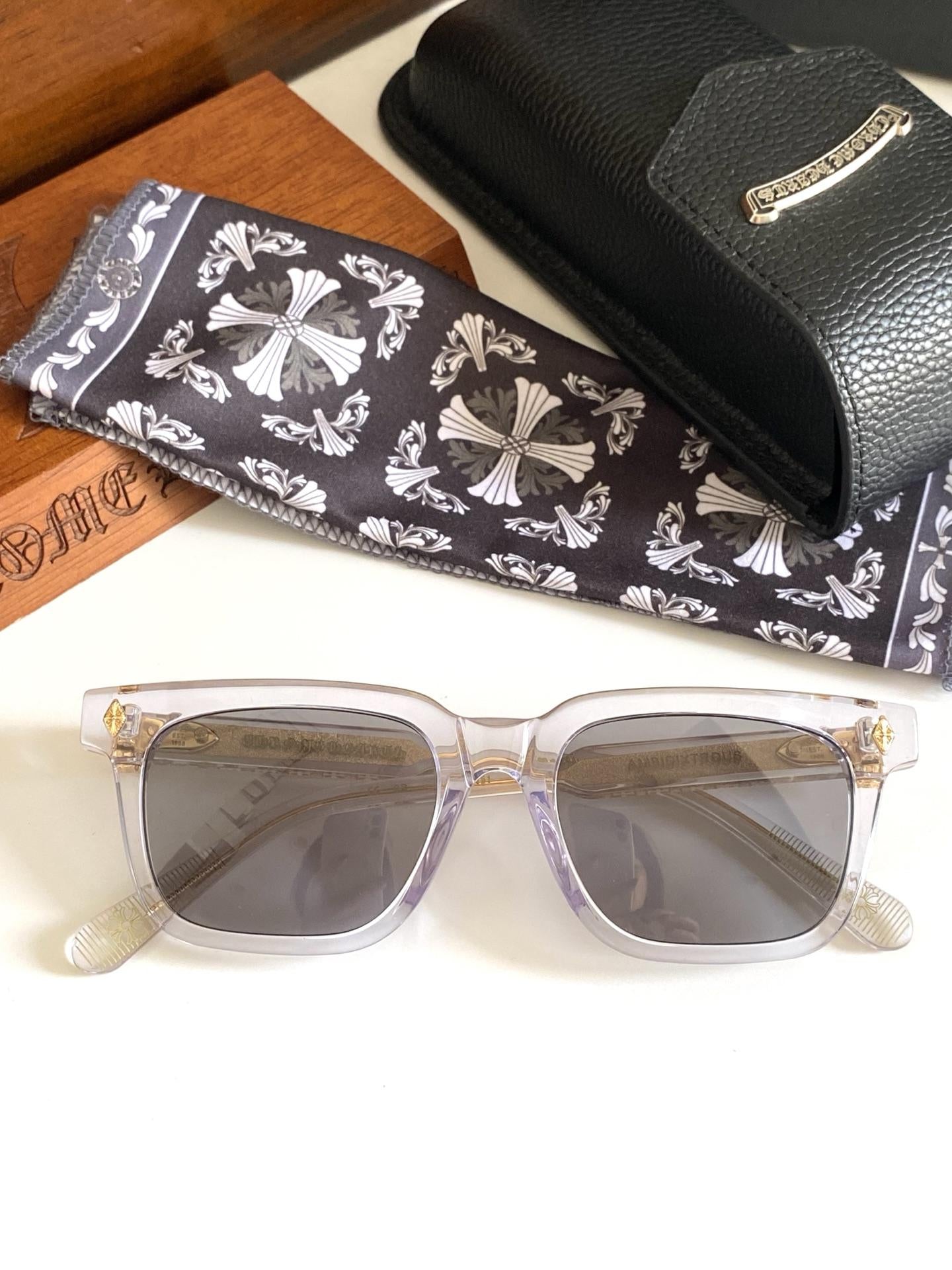 Lunettes Chrome Hearts