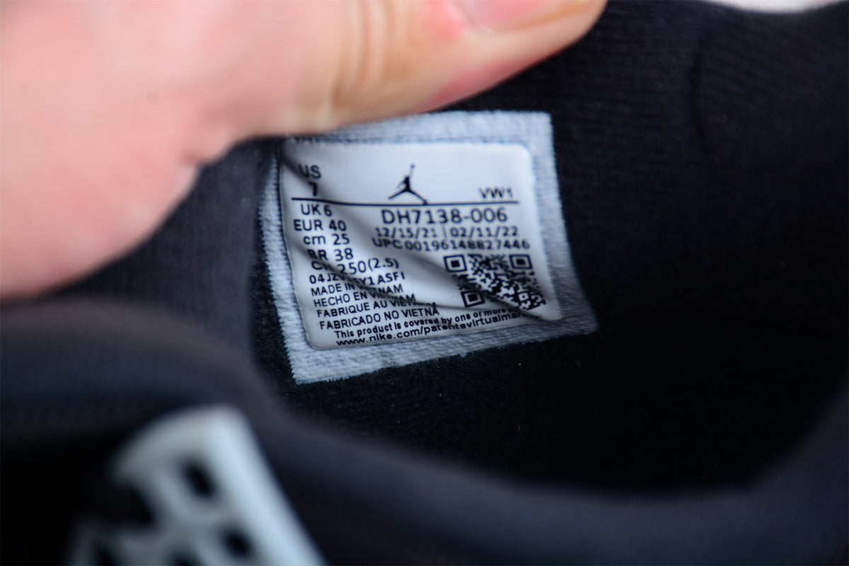 AJ 4 Rétro « Toile noire »